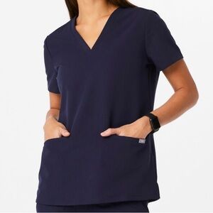Figs Women’s Casma Three-Pocket Scrub Top
